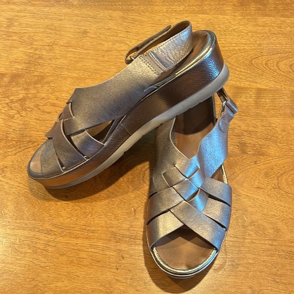 EARTH sandals size 10 - Picture 2 of 8